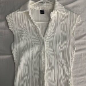 Uniqlo White Textured Button-Down Shirt